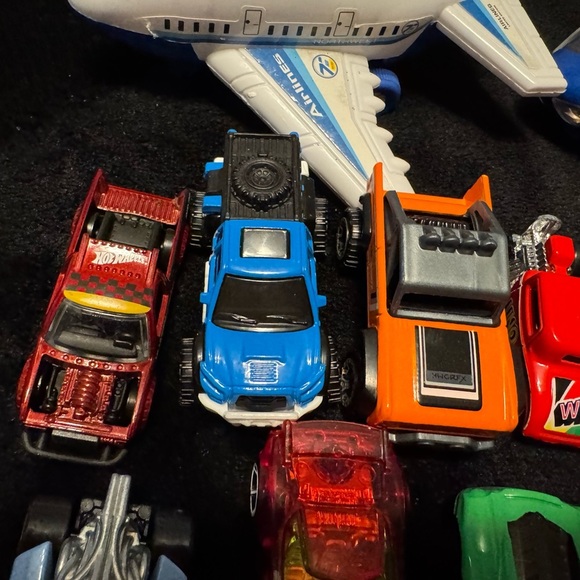 Lot of 40 Cars! Hotwheels, matchbox, trucks &more! Plus 3 helicopters!Great gift - Picture 4 of 12
